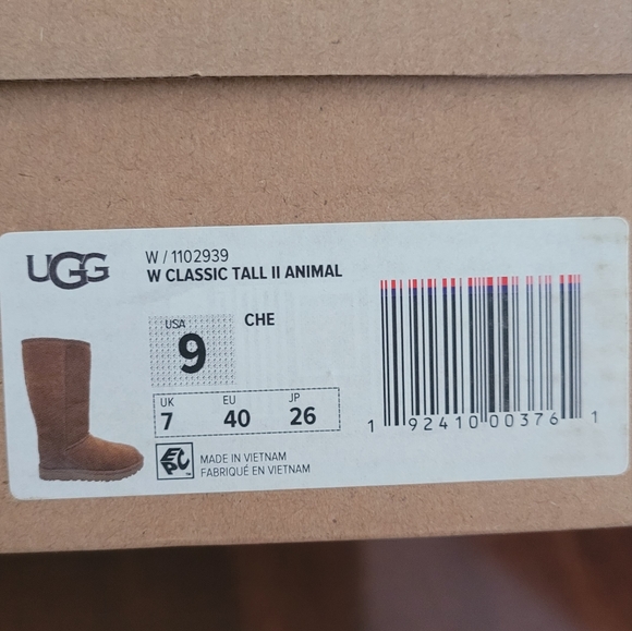 UGG Classic Tall II Animal Print Shearling - Picture 3 of 5
